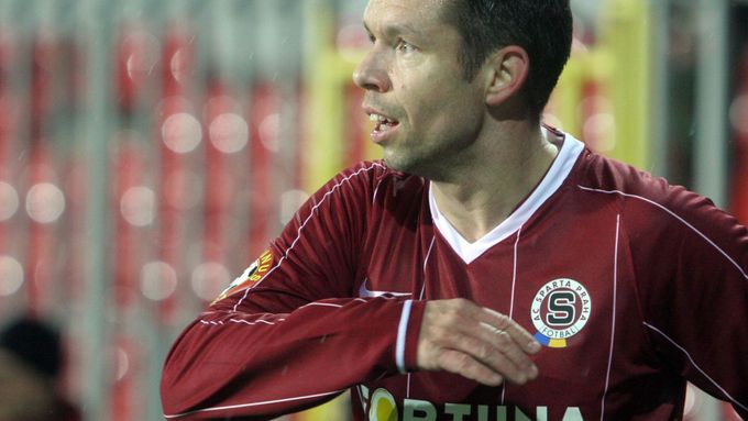 Pavel Horváth slaví vítězný gól. Z penalty