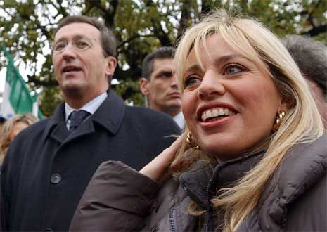 Alessandra Mussoliniová vstupuje do volební kampaně na straně současného premiéra Silvia Berlusconiho