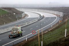 Vláda dostala plán nových dálnic na další tři roky. Podívejte se, kde se má stavět