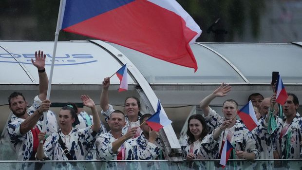 Jedou na mejdan, nebo na olympiádu? České oblečení vzbudilo v Paříži rozruch