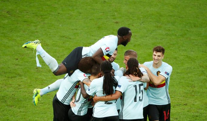 Euro 2016, Wales-Belgie: Belgičané slaví gól na 0:1