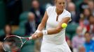 Petra Kvitová v zápase s Kirsten Flipkensovou na Wimbledonu 2013