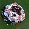 Argentinci slaví gól v zápase Argentina - Saúdská Arábie na MS 2022