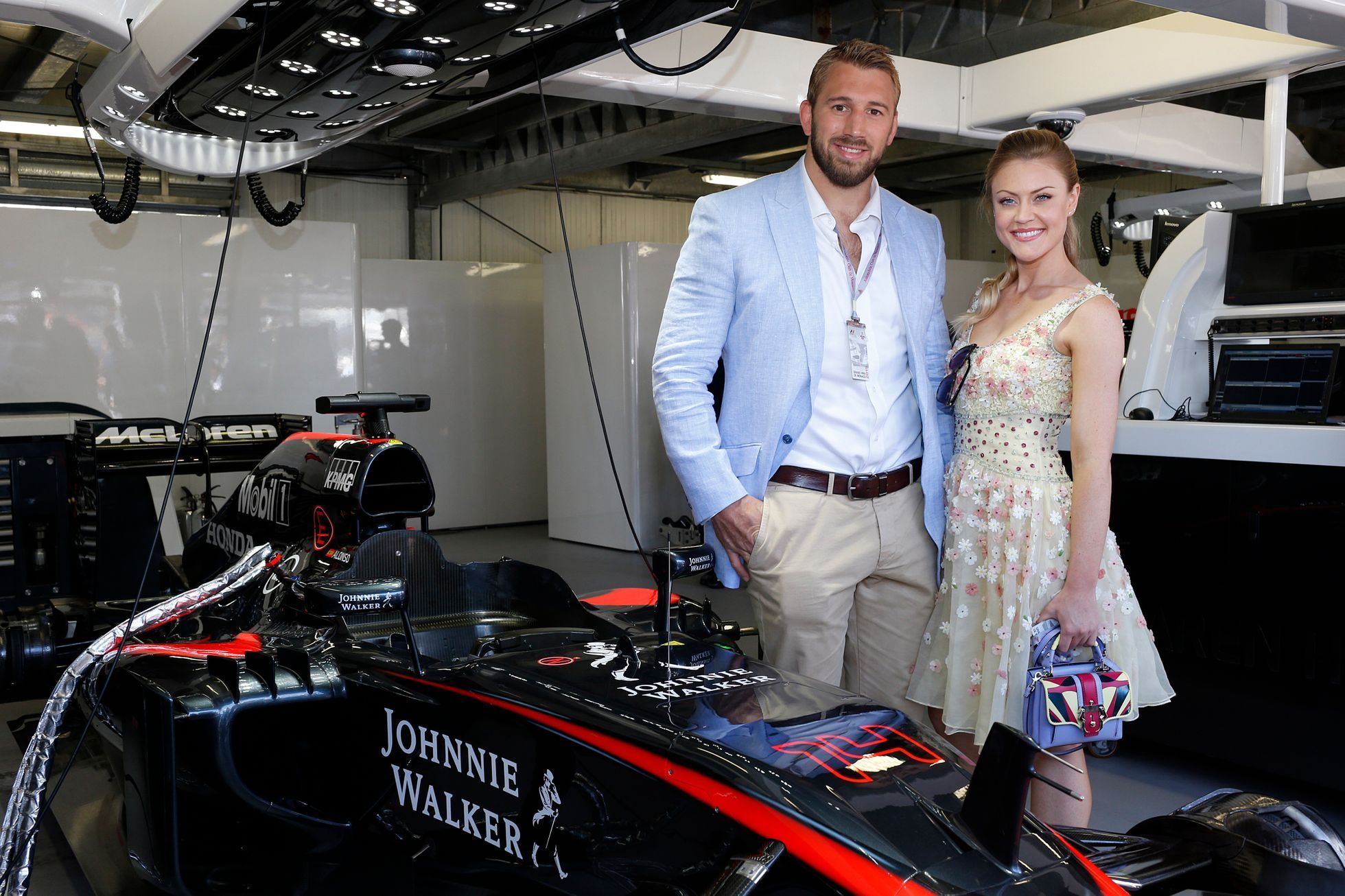 F1, VC Monaka 2016: ragbista Chris Robertshaw a zpěvačka Camilla Kerslakeová