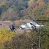 Bitevní vrtulníky Mi-24 v podzimní krajině