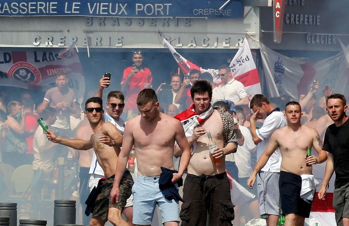 Euro 2016, Rusko-Anglie: výtržnosti anglických fanoušků před zápasem v Marseille