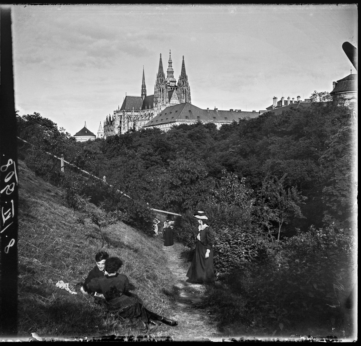 Negativy z popelnice, kniha, Martin Wágner, iniciativa, sbírka, archiv, Foto, fotografie, Magazín