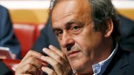 Michel Platini. Při dlouho trvajícím vyšetřování Blattera a dalších členů nejužšího vedení FIFA se legendární Francouz chvíli stylizoval do role možného Švýcarova nástupce v čele světového fotbalu. Jenže pak se svezl s ním do horoucích pekel. Osm let bez fotbalu, takový je verdikt etické komise.