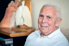 „Vývoj biologických věd zmenšuje úlohu Boha,“ říká v nové knize lékař Pavel Pafko