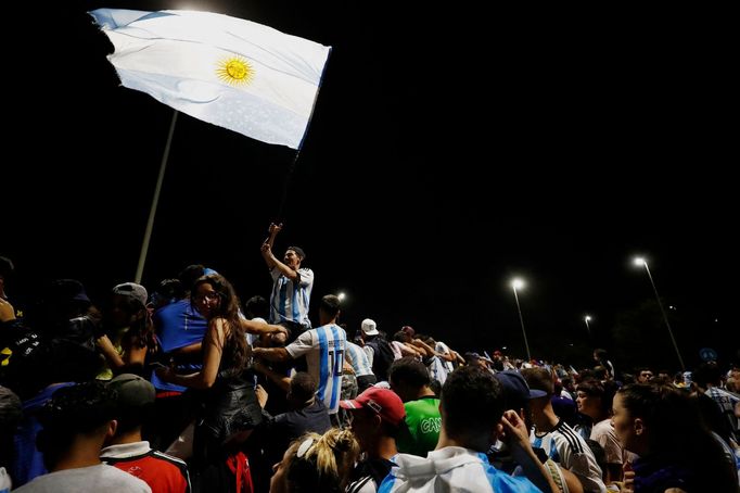 Soccer Football - Argentina team arrives to Buenos Aires after winning the World Cup  - Buenos Aires, Argentina - December 20, 2022 Fans gather during the team's arrival