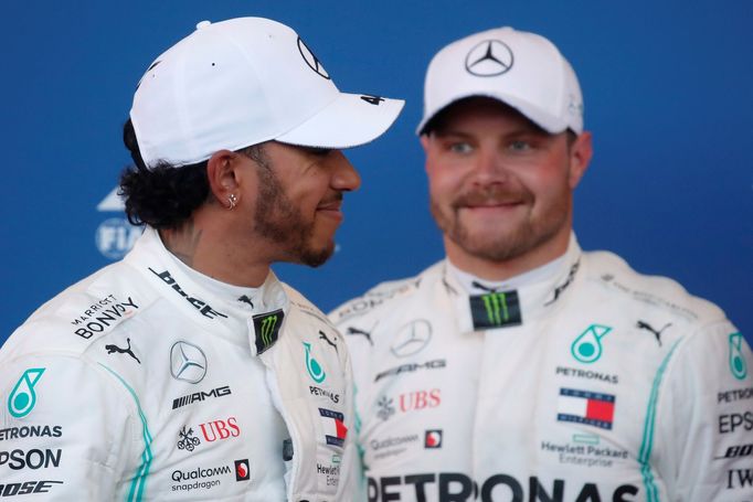 VC Ázerbájdžánu 2019, kvalifikace: Vítěz Valtteri Bottas (vpravo) a Lewis Hamilton