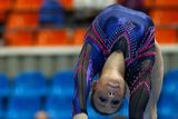 Italka Vanessa Ferrariová na kladině při ME sportovních gymnastek