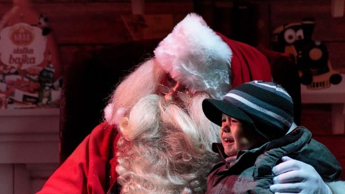 Foto: Co dělá Santa Claus v parném létě? Na polárním kruhu přijímá státníky i turisty a úřaduje