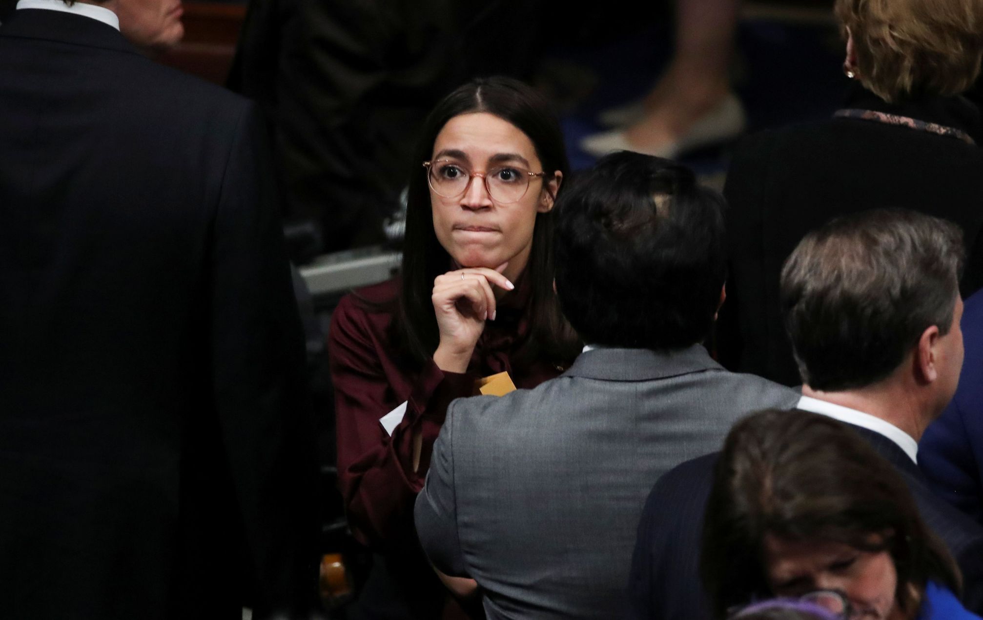 Alexandria Ocasio-Cortezová během hlasování o impeachmentu.