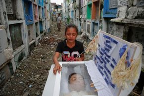 Foto: Krev, pláč, lidé s kulkou v hlavě. Při raziích na Filipínách tento týden zemřely desítky lidí