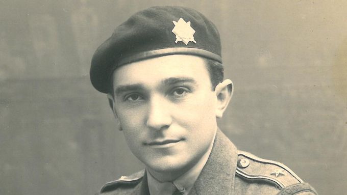 Válečný snímek Miloše Knorra, kdy sloužil v britské divizi "Žlutých ďáblů".