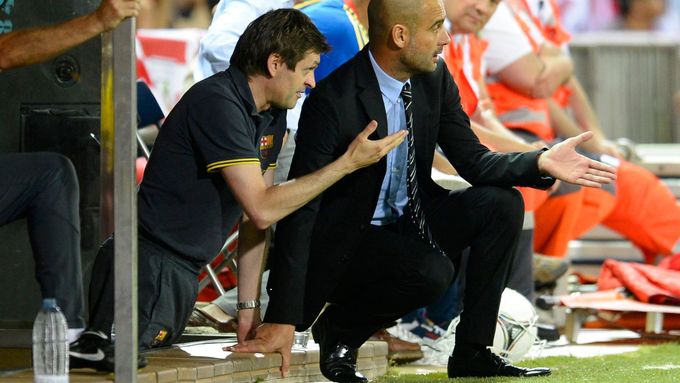 Pepe Guardiola při posledním zápase coby kouč Barcelony se svým nástupcem Titem Vilanovou
