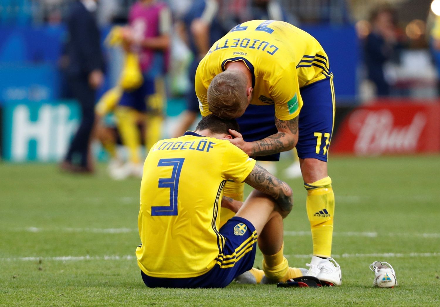 Smutní Švédové po zápase s Anglií na MS 2018