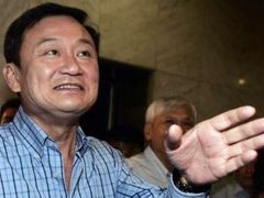 Thaksin Shinawatra zůstává od státního převratu v zahraničí. Podle posledních zpráv se hodlá usadit v Austrálii. Ti, kdo ho znají, ale tvrdí, že nepřestává pomýšlet na návrat