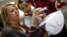 Theresa Volpe shows her son Jaidon Santos-Volpe pictures she took at the Valentine's Day Ball at Baker Demonstration School in Wilmette, Illinois, February 13, 2013. Volpe and her partner Mercedes Santos are a same-sex couple raising two of their biological children as they struggle to get same-sex marriages passed into law in Illinois. Picture taken February 13, 2013. REUTERS/Jim Young (UNITED STATES - Tags: SOCIETY) Published: Bře. 25, 2013, 6:08 odp.