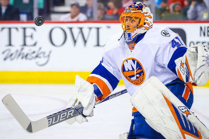 NHL: Calgary Flames vs. New York Islanders (Halák)