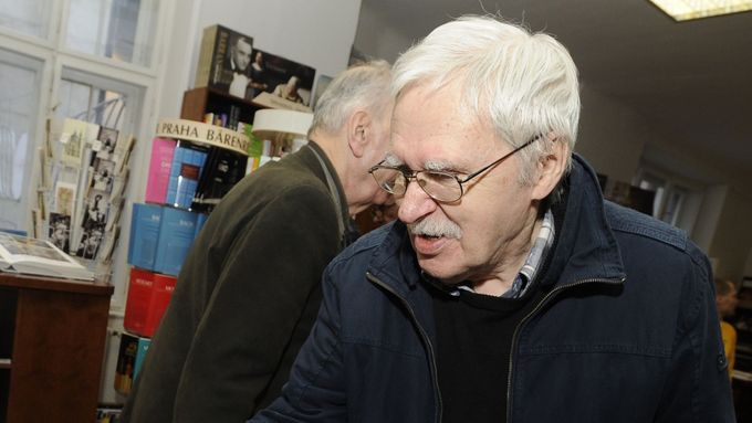 Jiřího Kratochvila, jenž předloni získal Magnesii Literu za prózu, člověk pozná podle jedné dvou vět.