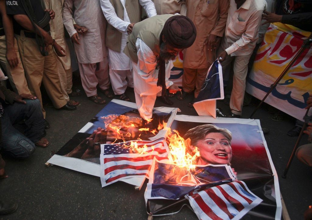 Pákistán: antiamerikcé protesty po smrti 24 pákistánských vojáků
