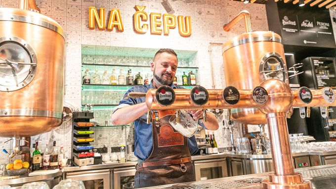 Pomelo & grep byste neměl? Odbyt nealko piv strmě roste nejen v obchodech, ale stále žádanější jsou i čepovaná v restauracích a hospodách.