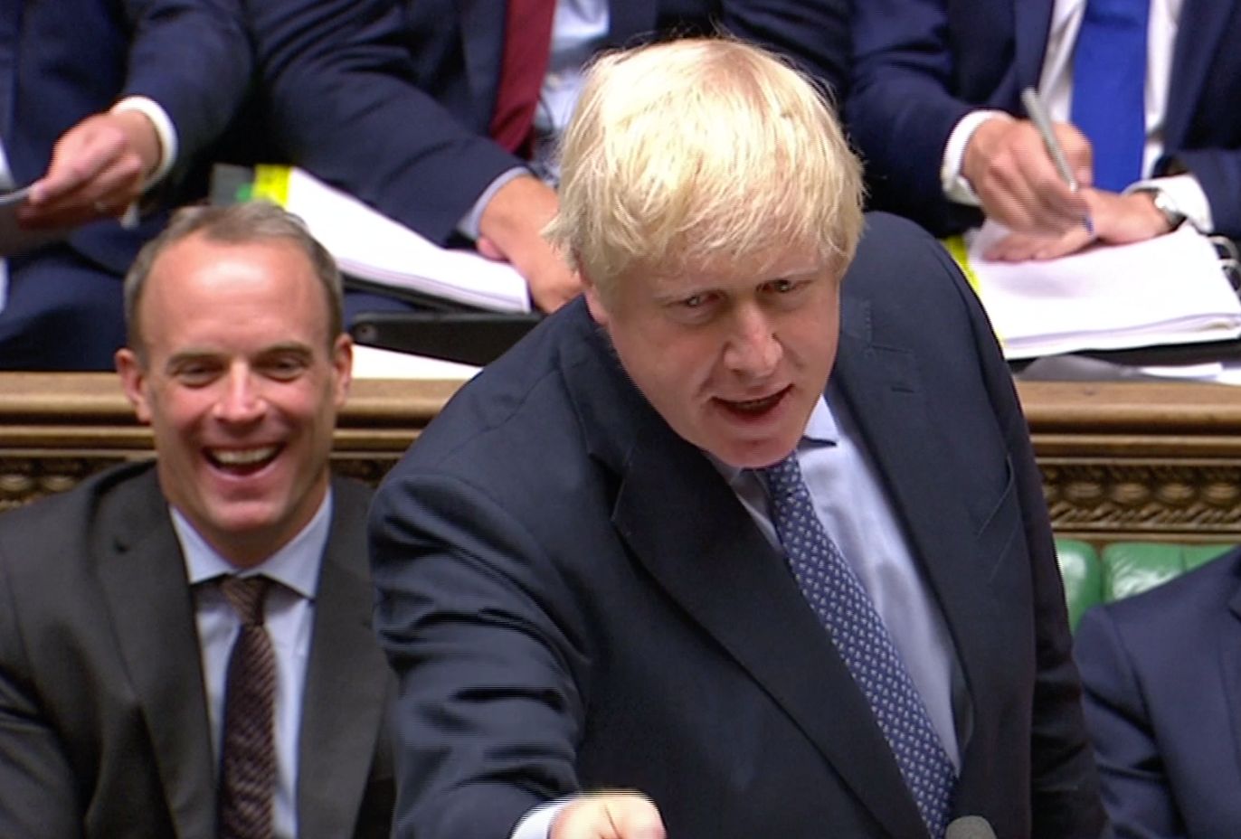 Boris Johnson při plamenné debatě s lídrem opozice Jeremy Corbynem.