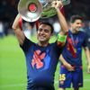 Finále LM, Barcelona-Juventus: Barcelona slaví vítězství (Xavi s pohárem)