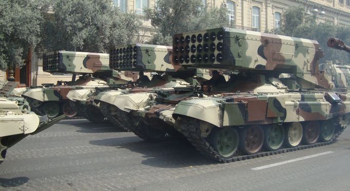 Ruský mobilní raketový systém TOS-1 Buratino.