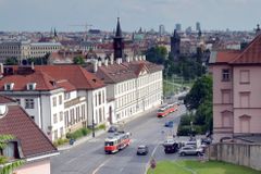 Od neděle se v Praze prodlouží intervaly tramvají i autobusů