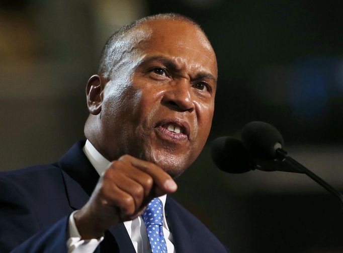 Massachusetts Governor Deval Patrick addresses the first session of the Democratic National Convention in Charlotte, North Carolina September 4, 2012. REUTERS/Eric Thayer (UNITED STATES - Tags: POLITICS ELECTIONS HEADSHOT) Published: Zář. 5, 2012, 3:50 dop.