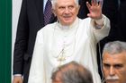 Žena kšeftovala se vstupenkami na papežovu mši