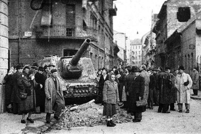 Fotogalerie / Povstání v Maďarsku v roce 1956 / Wiki