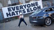 Auto ke zdemolování poskytl anonymní dárce, prý už bylo stejně určené k sešrotování. Před celým aktem z něj byla vyjmuta baterie.