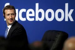 Zuckerberg plánuje propojit posílání zpráv přes WhatsApp, Instagram a Facebook