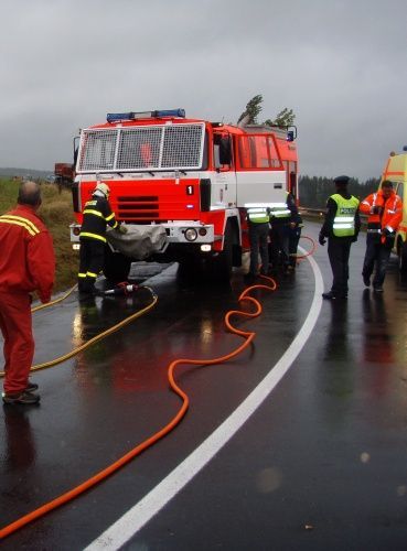 Nehoda na Bruntálsku mikrobusu s dodávkou