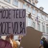 Pochod Amnesty International proti rozhodnutí amerického nejvyššího soudu v otázce potratů