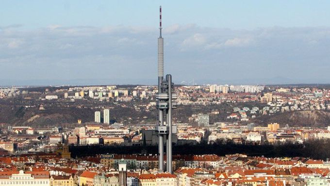 Líbí, nebo ne? Na panorama Prahy s žižkovským vysílačem panují hodně rozdílné názory