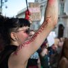 Pochod Amnesty International proti rozhodnutí amerického nejvyššího soudu v otázce potratů