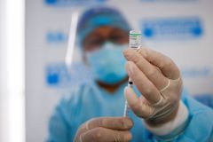 Chtělo urychlit očkování, teď je čínská vakcína problém. Maďarsko rozdává třetí dávky