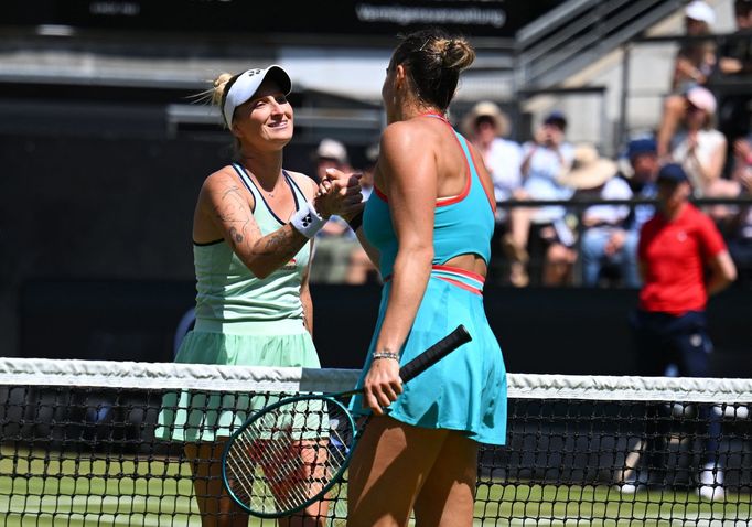 Markéta Vondroušová a Aryna Sabalenková po semifinále turnaje v Berlíne 2025