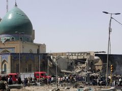 Celkový pohled na situaci na místě výbuchu v centru Bagdádu