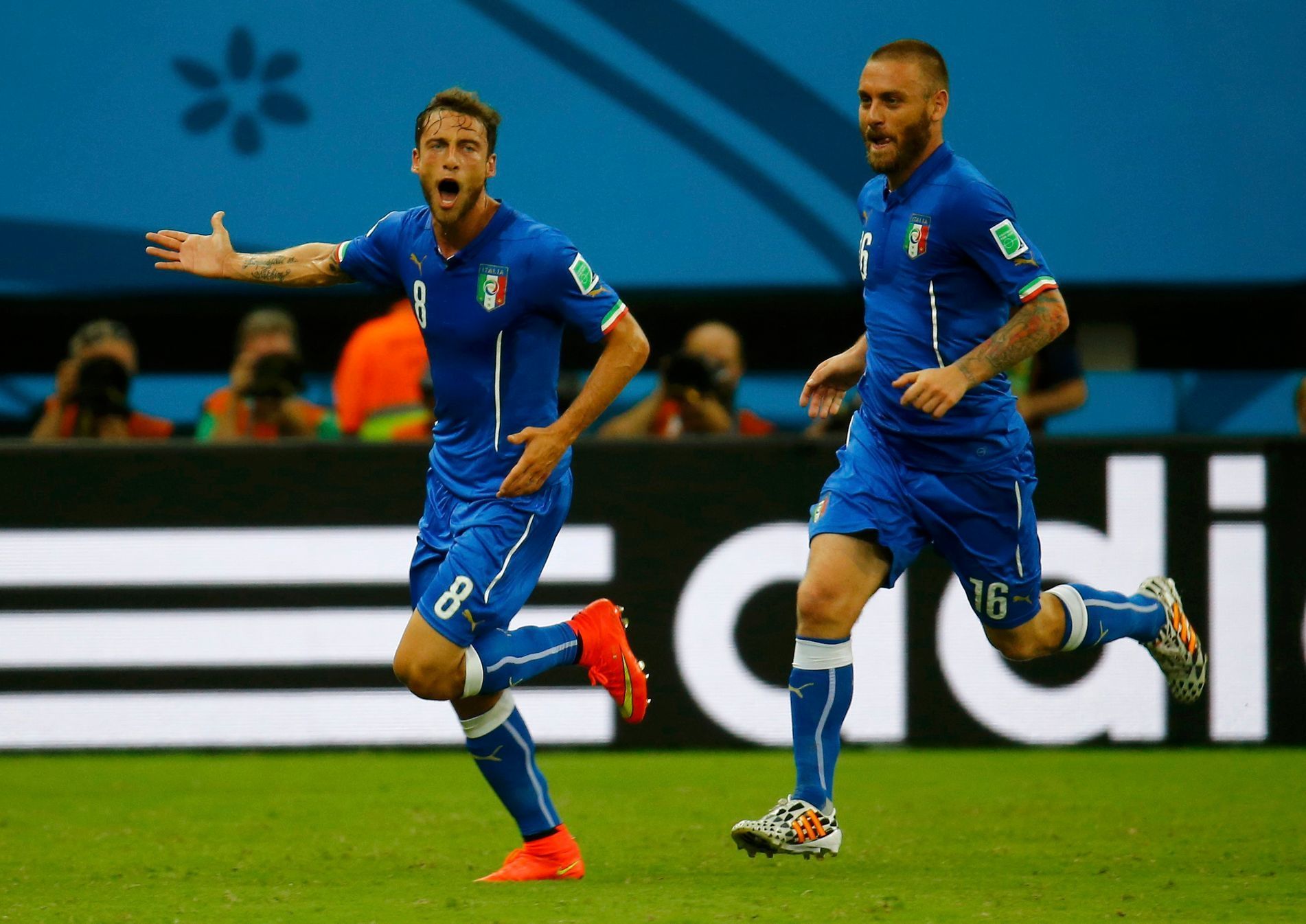 Italy's Marchisio and Itlay's De Rossi celebrate Marchisio's goal against England during their 2014 World Cup Group D soccer match at the Amazonia arena in Manaus