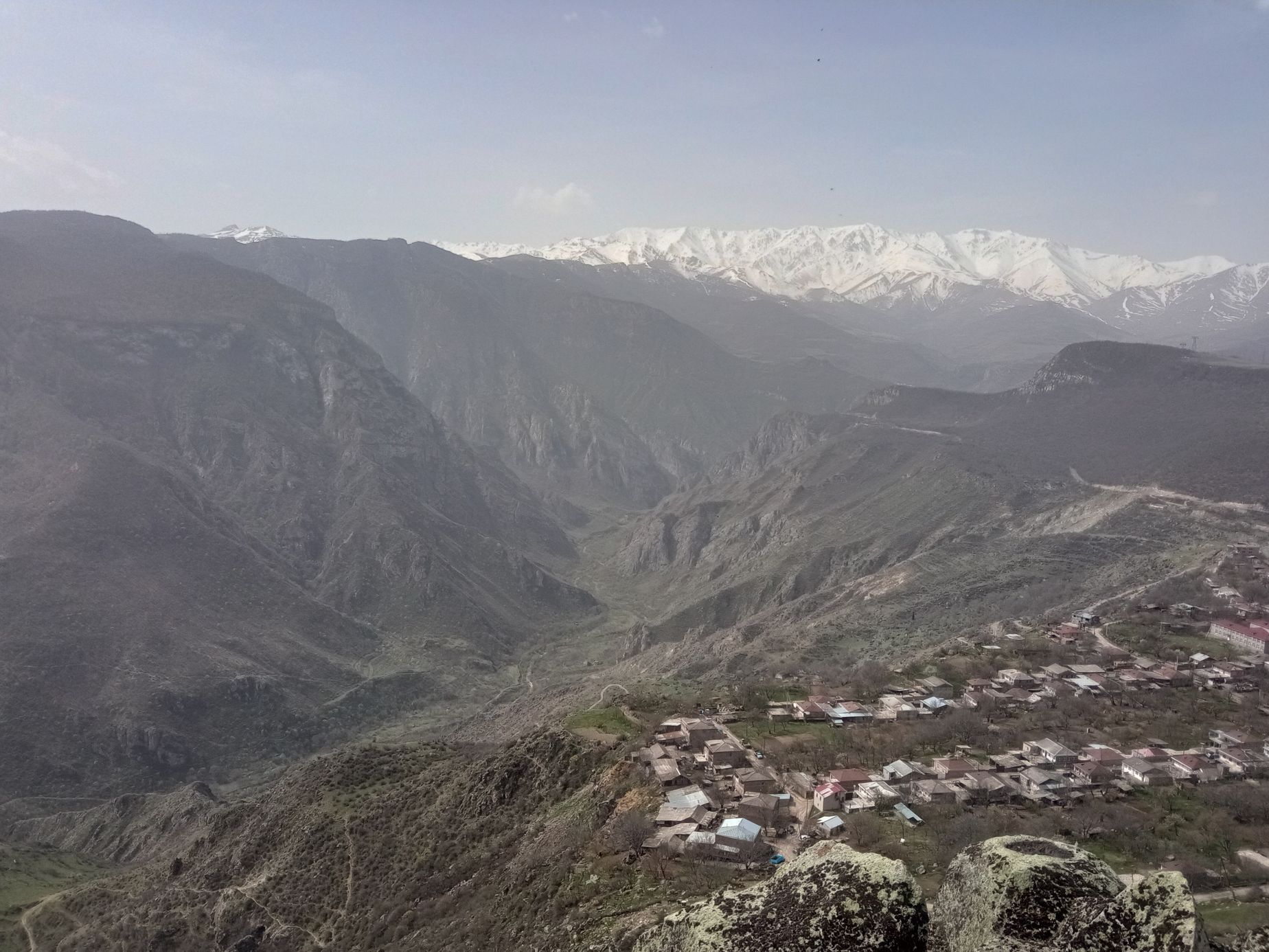 Údolí řeky Vorotan u městečka Tatev.
