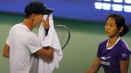 "Novak začal jako světový hráč a zaslouží si veškerý kredit. Hrál vynikající utkání a mně se nepodařilo přijít s něčím extra navíc. Nevím, co by to mělo být, aby to na něj dneska fungovalo," řekl Berdych po utkání pro Radiožurnál.