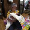 South Korean pastor Lee Jong-rak holds an abandoned baby boy as he prays at Joosarang church in Seoul September 18, 2012. The South Korean pastor who runs a "baby box" where mothers can leave unwanted infants has seen a sharp increase in the number of newborns being left there because, the pastor says, of a new law aimed protecting the rights of children. South Korea is trying to shed a reputation of being a source of babies for adoption by people abroad. It is encouraging domestic adoption and tightening up the process of a child's transfer from birth mother to adoptive parents. Picture taken September 18, 2012. REUTERS/Kim Hong-Ji (SOUTH KOREA - Tags: SOCIETY) Published: Říj. 7, 2012, 6:47 dop.