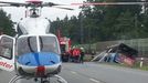 Při nehodě zemřeli dva lidé. Požár autobusu se podařilo uhasit.