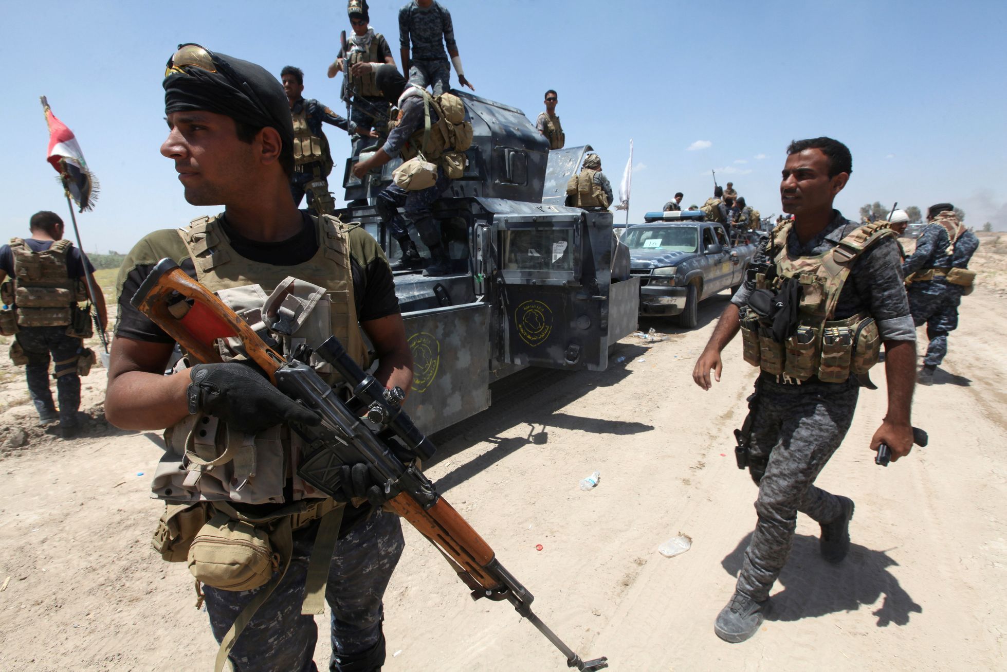 Iráčtí vojáci na okraji Fallúdže.
